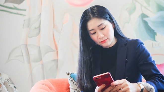 Nữ CEO startup ở tuổi 32: 'Năm 2018 rồi, phụ nữ thông minh sẽ không muốn nhét chân dưới gầm bàn, làm thuê quần quật' Ảnh 2