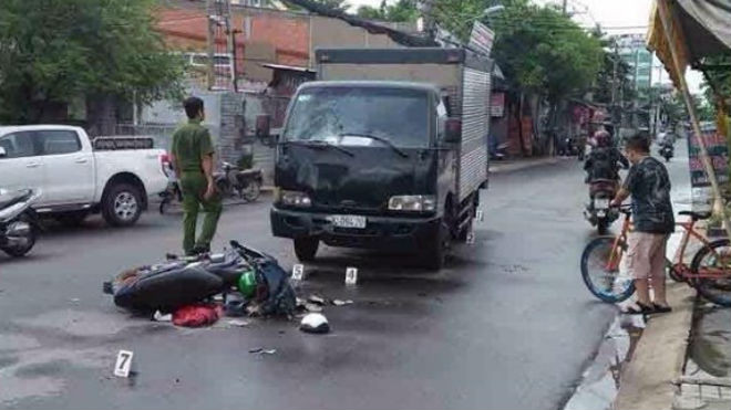 Vung rựa chém 'vợ hờ' đến tử vong, đối tượng lao ra đường đâm đầu vào xe tải tự tử Ảnh 2