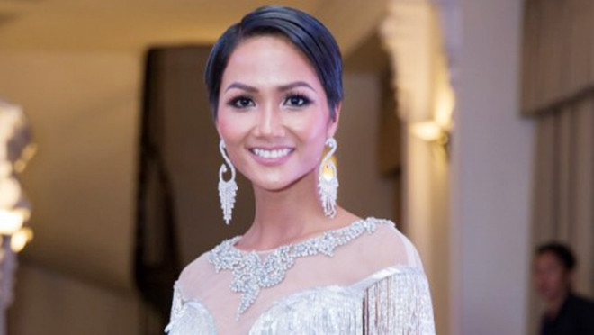 Hoa hậu H’Hen Niê ăn mặc 'không chút lỗi lầm' nhưng chọn kiểu tóc lại sai quá rồi! Ảnh 2