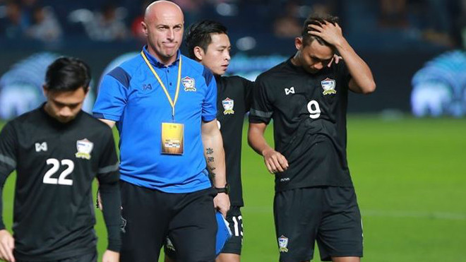 Người Thái phẫn nộ, đòi sa thải ngay và luôn, HLV U23 vẫn 'lỳ mặt' quyết bám trụ Ảnh 2