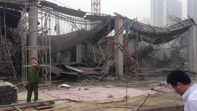 Công nhân bàng hoàng, không dám đi làm sau vụ sập giàn giáo khiến 6 người thương vong Ảnh 2