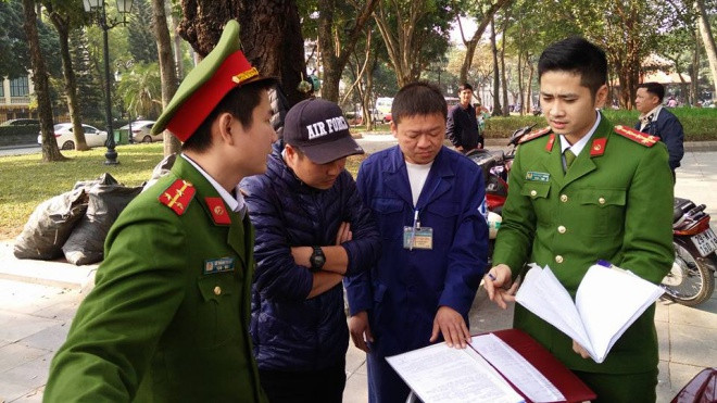 Phạt hơn 60 triệu đồng 3 điểm trông xe vi phạm quanh khu vực hồ Hoàn Kiếm Ảnh 2