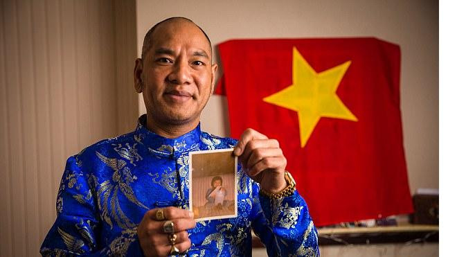 Cuộc gặp 'ngỡ trong mơ' của người đàn ông Việt ở Anh đoàn tụ mẹ ruột sau 43 năm thất lạc Ảnh 2