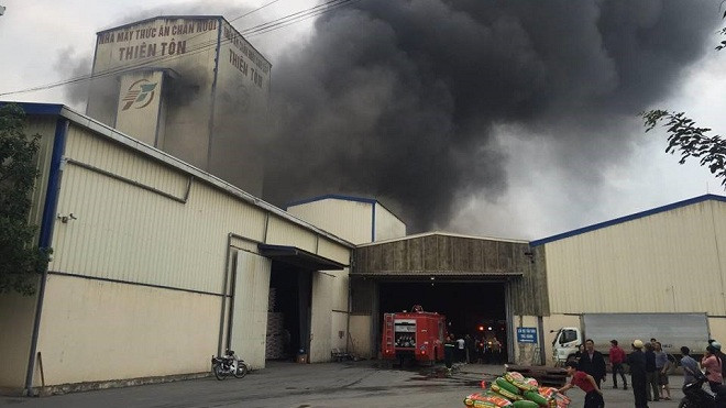 Cháy lớn kinh hoàng, khói bốc cao hàng chục mét tại Hải Dương Ảnh 2