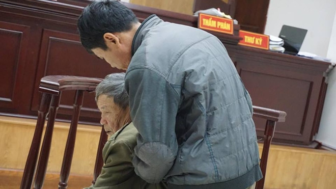 Đối tượng 79 tuổi kêu oan, tố ngược gia đình bị hại đe dọa nên mới có lời khai không đúng Ảnh 2