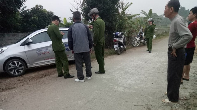 Truy bắt 2 đối tượng khống chế tài xế, cướp điện thoại trên taxi Ảnh 2