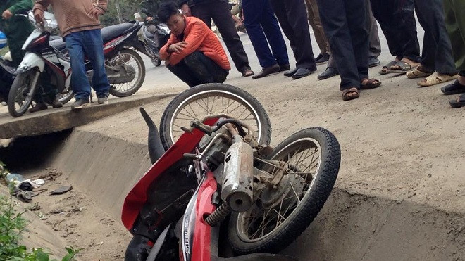 Hàng chục người dân truy bắt nam thanh niên trộm xe Ảnh 2