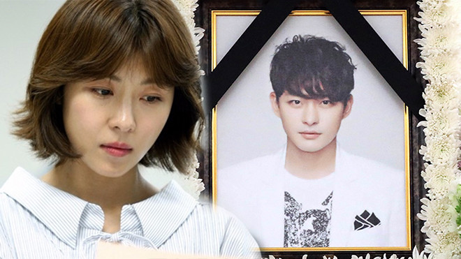 Ha Ji Won ngã quỵ, khóc cạn nước mắt trước quan tài của em trai Jeon Tae Soo Ảnh 2