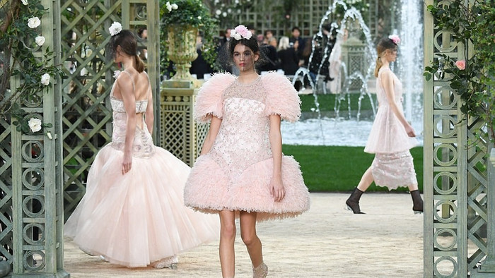 Con gái 16 tuổi của Cindy Crawford xuất hiện ấn tượng ở Tuần lễ Thời trang Haute Couture Ảnh 2