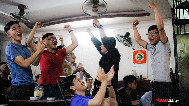 Nhìn lại những khoảnh khắc đẹp này để thấy, U23 Việt Nam đã khiến mọi người xích lại gần nhau như thế nào Ảnh 2