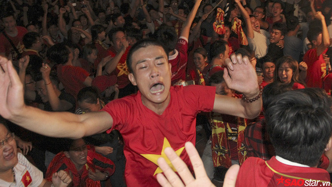 Người hâm mộ khóc ngất vì 'bộ phim hành động' đầy cảm xúc của U23 Việt Nam Ảnh 2