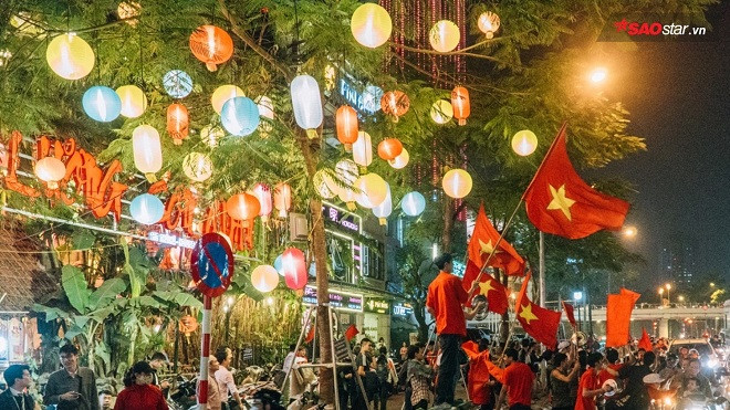 Mừng chiến thắng của U23 Việt Nam, nhà hàng ở Hà Nội phá kho rượu chiêu đãi miễn phí toàn bộ khách hàng Ảnh 2