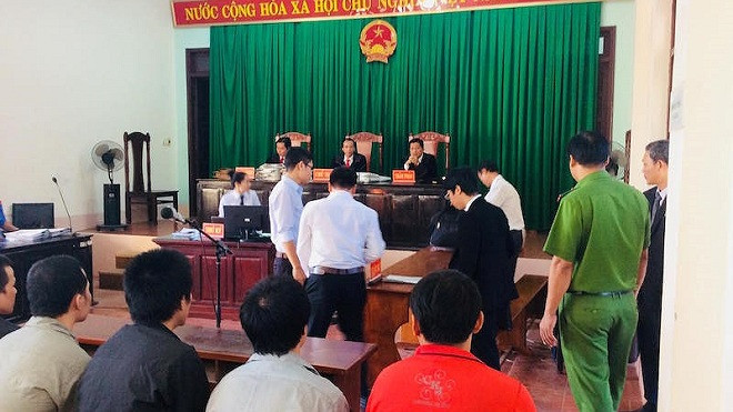 Hi hữu: Tòa bất ngờ vì bị Luật sư 'đòi' trả chỗ ngồi Ảnh 2