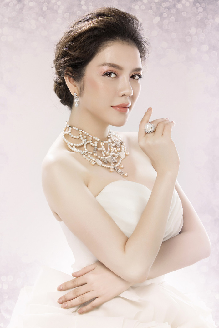 Lý Nhã Kỳ từ bỏ hình ảnh quyền lực, trở thành cô dâu dịu dàng trong bộ ảnh mới Ảnh 4