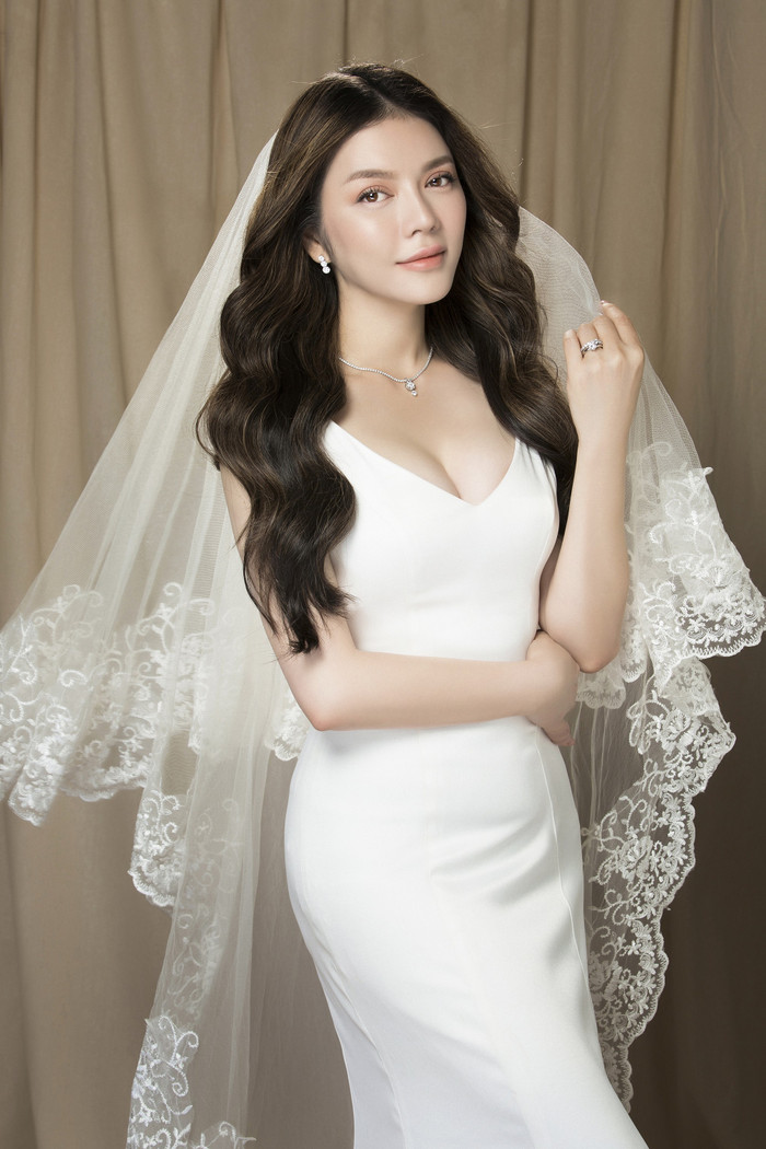 Lý Nhã Kỳ từ bỏ hình ảnh quyền lực, trở thành cô dâu dịu dàng trong bộ ảnh mới Ảnh 5