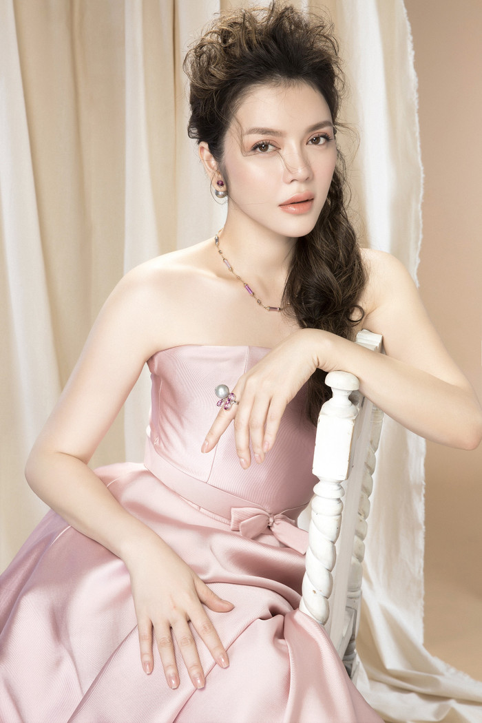 Lý Nhã Kỳ từ bỏ hình ảnh quyền lực, trở thành cô dâu dịu dàng trong bộ ảnh mới Ảnh 8