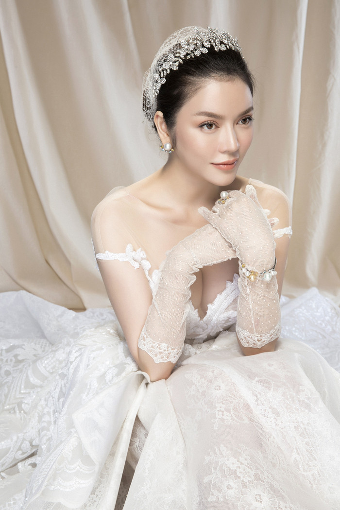 Lý Nhã Kỳ từ bỏ hình ảnh quyền lực, trở thành cô dâu dịu dàng trong bộ ảnh mới Ảnh 12