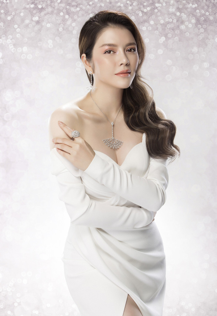 Lý Nhã Kỳ từ bỏ hình ảnh quyền lực, trở thành cô dâu dịu dàng trong bộ ảnh mới Ảnh 10