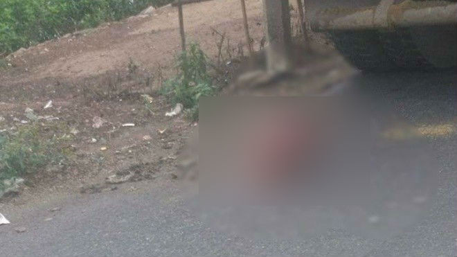 Va chạm với ô tô tải người đàn ông bị lìa đầu, tử vong thương tâm Ảnh 2