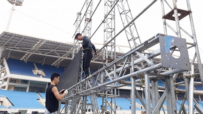Hà Nội khẩn trương lắp màn hình 'khủng' phục vụ người dân theo dõi U23 Việt Nam đá trận chung kết Ảnh 2