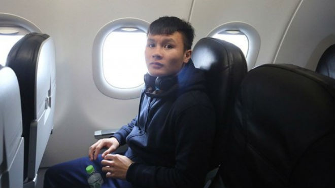 Hình ảnh các cầu thủ của U23 Việt Nam thân yêu trên chuyên cơ về nước đang được nhiều người mong ngóng Ảnh 2