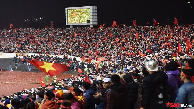 Sân vận động Mỹ Đình chật kín, Lương Xuân Trường từ sáng chưa ăn nhưng không thấy đói vì… vui quá Ảnh 2