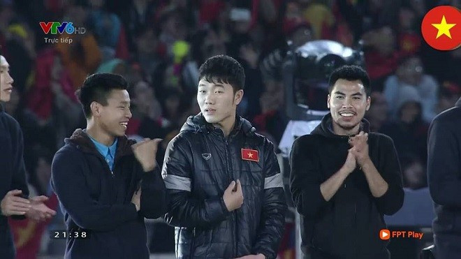 Biểu cảm siêu ngơ ngác của Xuân Trường tại SVĐ Mỹ Đình tối nay đang được các cô gái chia sẻ nhiệt tình! Ảnh 2