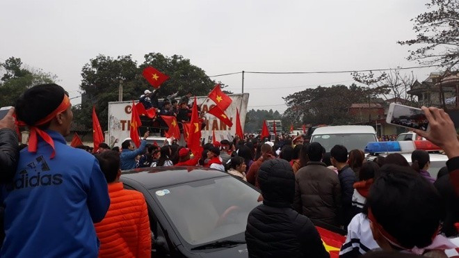 Hàng nghìn người dân Tuyên Quang đón chàng đội trưởng mắt híp Lương Xuân Trường về quê Ảnh 2