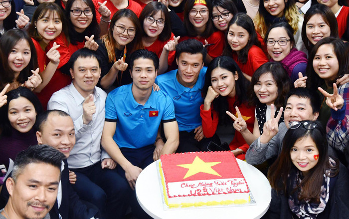 Á hậu Thanh Tú lên tiếng về hành động đặt tay lên đùi Bùi Tiến Dũng khi bị cư dân mạng 'nhắc nhở' Ảnh 2