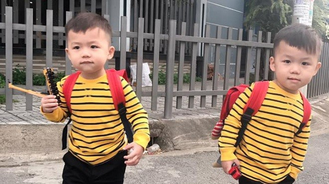 'Người phán xử' phiên bản dễ thương của ông bố trẻ và 2 cậu con trai sinh đôi Ảnh 2
