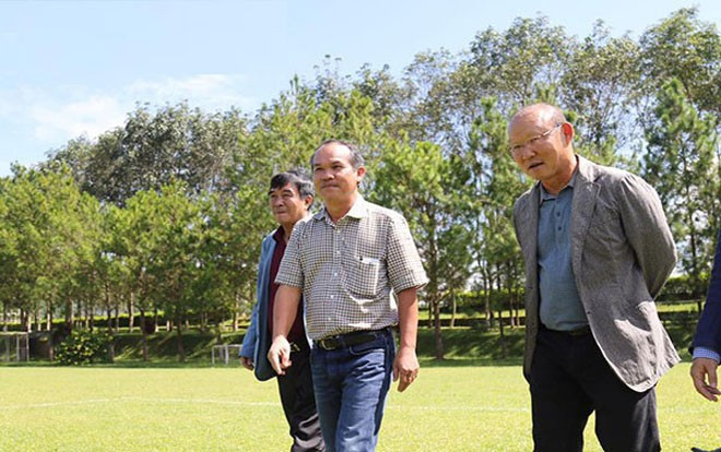 Bầu Đức tốn hơn 13 tỷ đồng để trả lương cho HLV Park Hang Seo? Ảnh 2