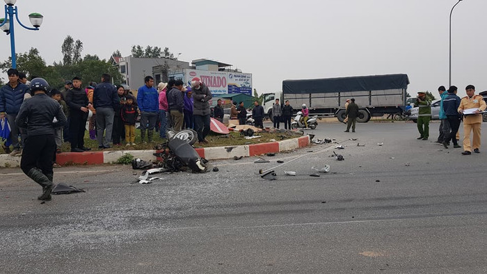 Đỗ xe SH ở lề đường nghe điện thoại, người đàn ông bị xe tải tông tử vong Ảnh 2