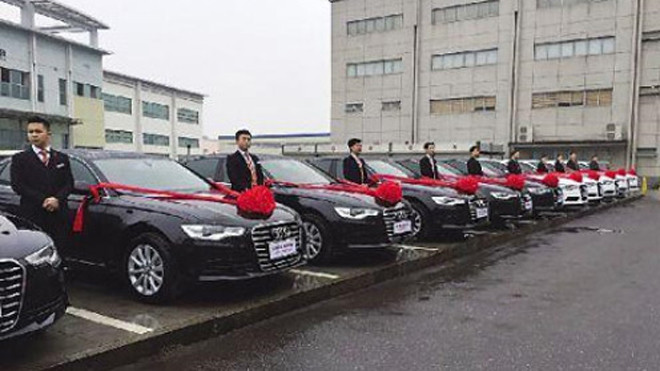 Á khẩu trước những màn thưởng Tết 'bá đạo': Nơi thưởng bao tải tiền, nơi tặng quan tài cho nhân viên Ảnh 2