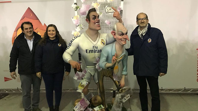 Ronaldo bị biến thành trò mua vui trong lễ hội nổi tiếng ở Valencia Ảnh 2