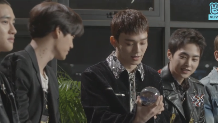 Mở màn Global V Live Top 10, EXO nhận giải thưởng đặc biệt từ fan Ảnh 2