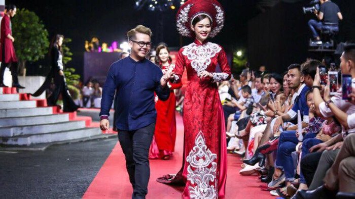 'Cô Bông Sài Gòn' tự tin trên sàn diễn, Áo dài trở thành hot items Ảnh 2