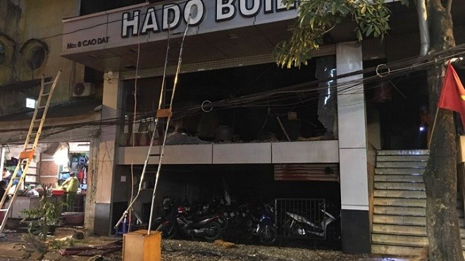 Giải cứu 17 người mắc kẹt trong đám cháy ở nhà hàng Ảnh 2