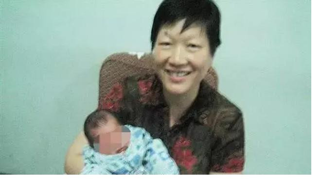 Thành triệu phú nhờ nghề vú em với mức lương cao 'ngất' Ảnh 2