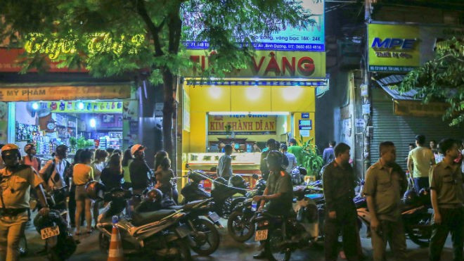 Trích xuất camera truy bắt đối tượng cướp tiệm vàng ở Bình Dương Ảnh 2