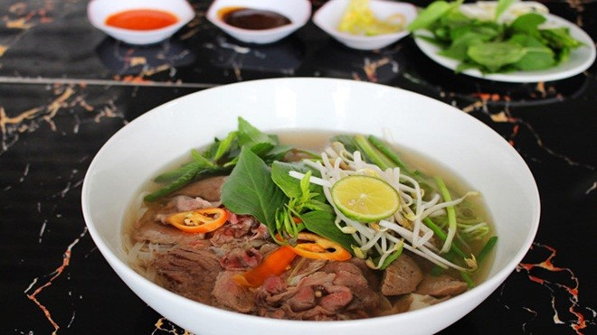 Khách Tây tranh cãi phở Hà Nội hay phở Sài Gòn ngon hơn Ảnh 2