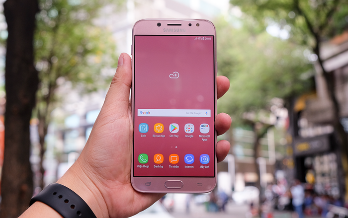 Trên tay Galaxy J7 Pro màu hồng: Đẹp nhẹ nhàng và nữ tính, khó có thể cầm lòng! Ảnh 2