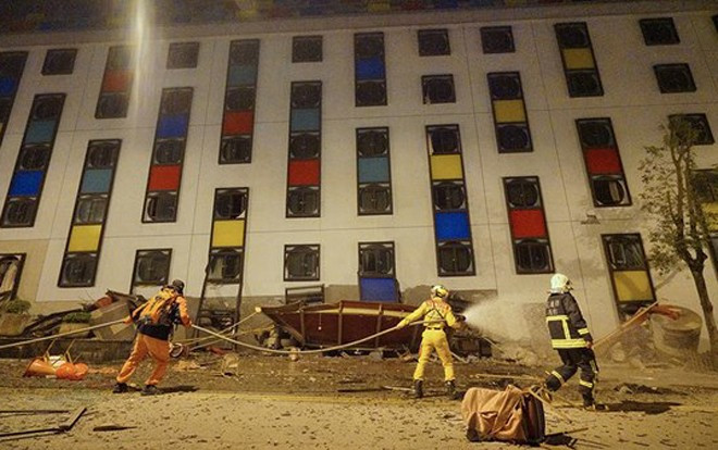 Động đất Đài Loan kéo sập 5 tòa nhà, khách sạn nghiêng ngả Ảnh 2