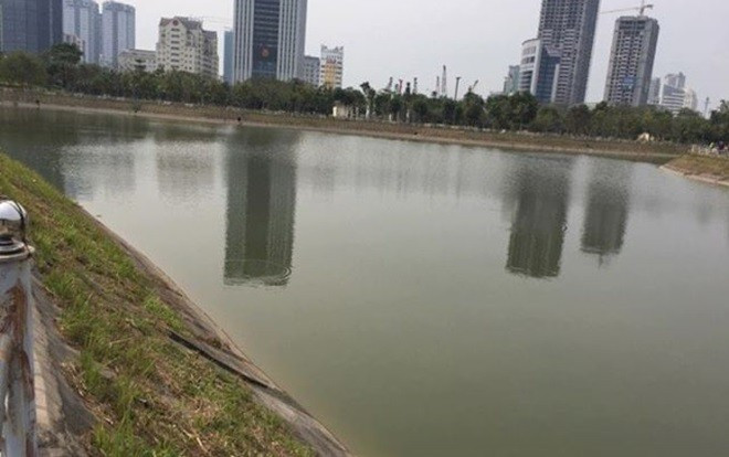 Thả cá chép tiễn ông Công ông Táo, người phụ nữ rơi xuống hồ tử vong Ảnh 2