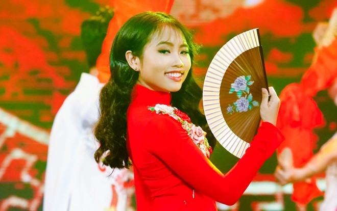 Phương Mỹ Chi rạng rỡ, tái hiện bản hit 20 năm của Mỹ Tâm và Đàm Vĩnh Hưng Ảnh 2