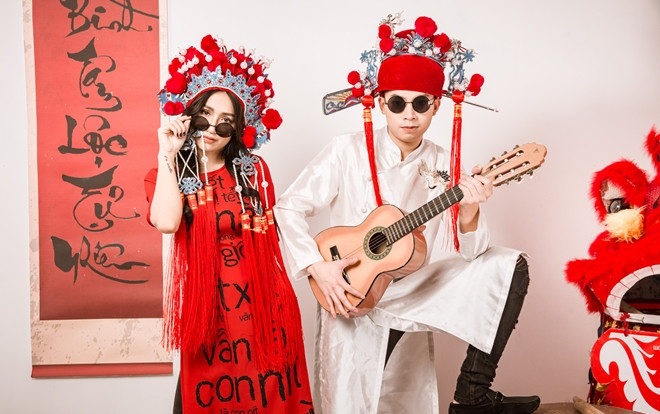 Không chỉ ra sản phẩm cận Tết, DJ Tít còn tung bộ ảnh gia đình ‘siêu chất’ Ảnh 2