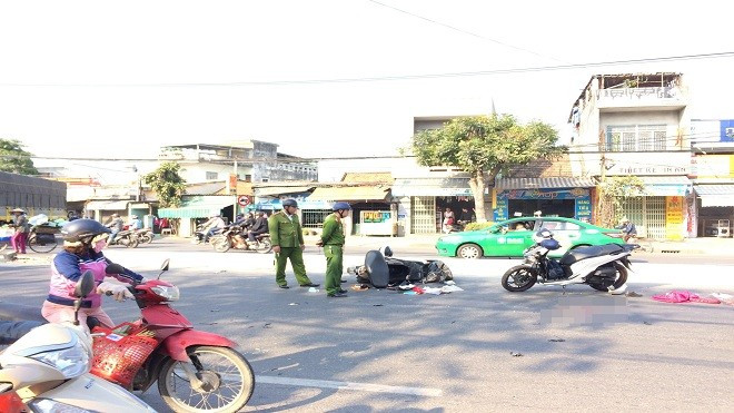2 xe máy va chạm kinh hoàng, cô giáo và đôi nam nữ nguy kịch Ảnh 2