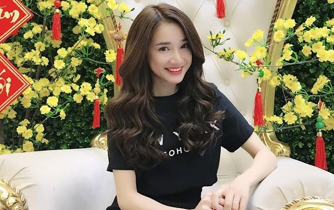 Nhã Phương đến tận nơi xin lỗi BTC Mai Vàng vì màn cầu hôn 'gây bão' của Trường Giang Ảnh 2