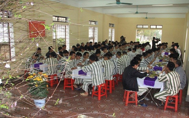 Ấm lòng bữa cơm tất niên của phạm nhân 'sang' gấp 5 lần ngày thường Ảnh 2