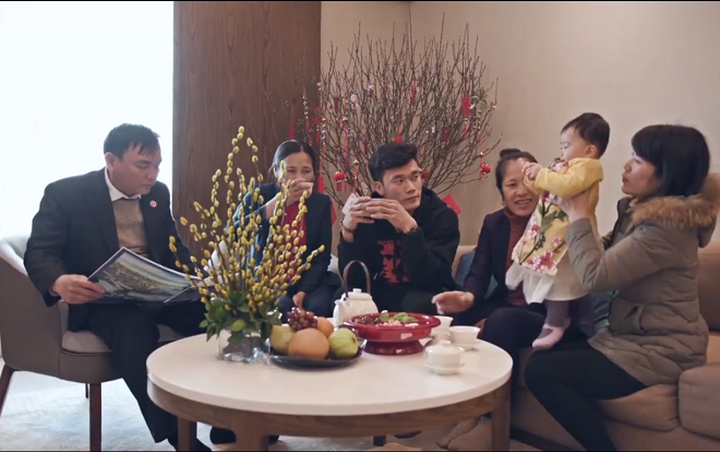 Thủ môn Bùi Tiến Dũng nghẹn ngào chia sẻ khoảnh khắc về nhà ăn Tết sau cả năm xa quê Ảnh 2