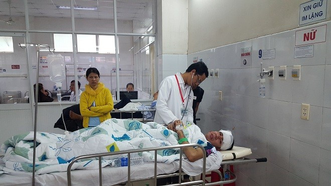 Lời kể nạn nhân vụ lật xe khách ngày 27 Tết: 'Tôi bò ra ngoài thấy nhiều người gào khóc, cảnh tượng thật kinh hoàng' Ảnh 2